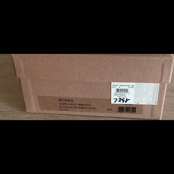 GIANVITO ROSSI Roma Gold Pumps - Picture 8 of 8